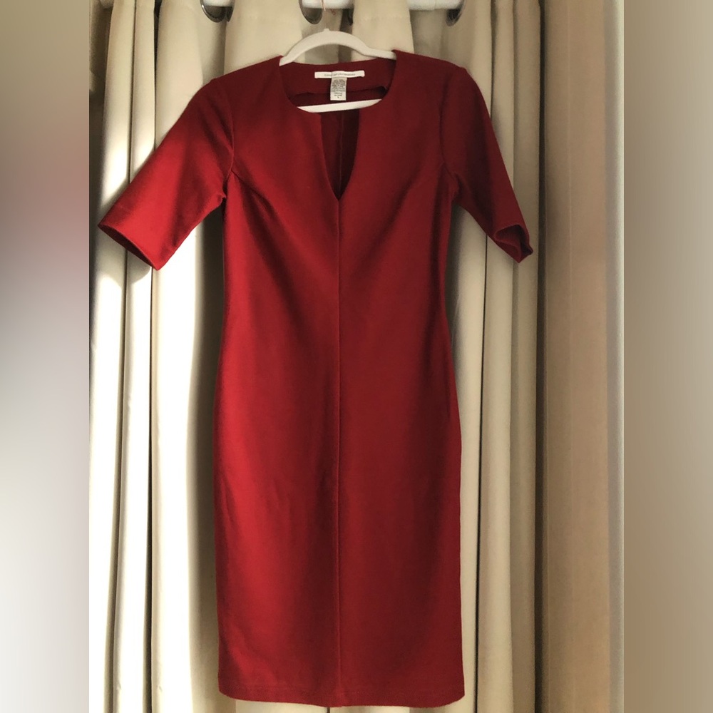 Diane Von Furstenberg red dress. Perfect holiday dress. Size 4, 38” top to knee.